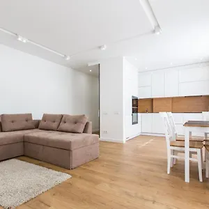 https://12-lviv.hotelslviv.net